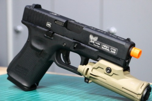 WE Glock19 Gen.5 메탈슬라이드 &amp; 아웃바렐 가스 블로우백 핸드건 (각인&amp;전술라이트별매)